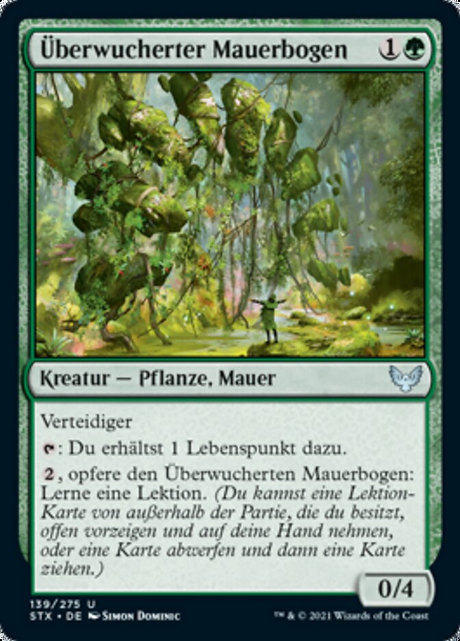 Überwucherter Mauerbogen